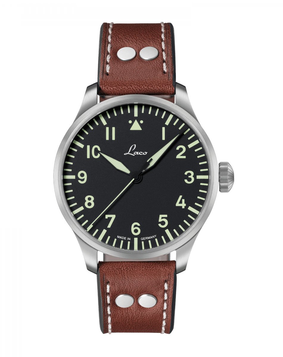 Laco: Fliegeruhr Augsburg 42 mm mit schwarzem Baumuster-A-Zifferblatt und braunem Lederband