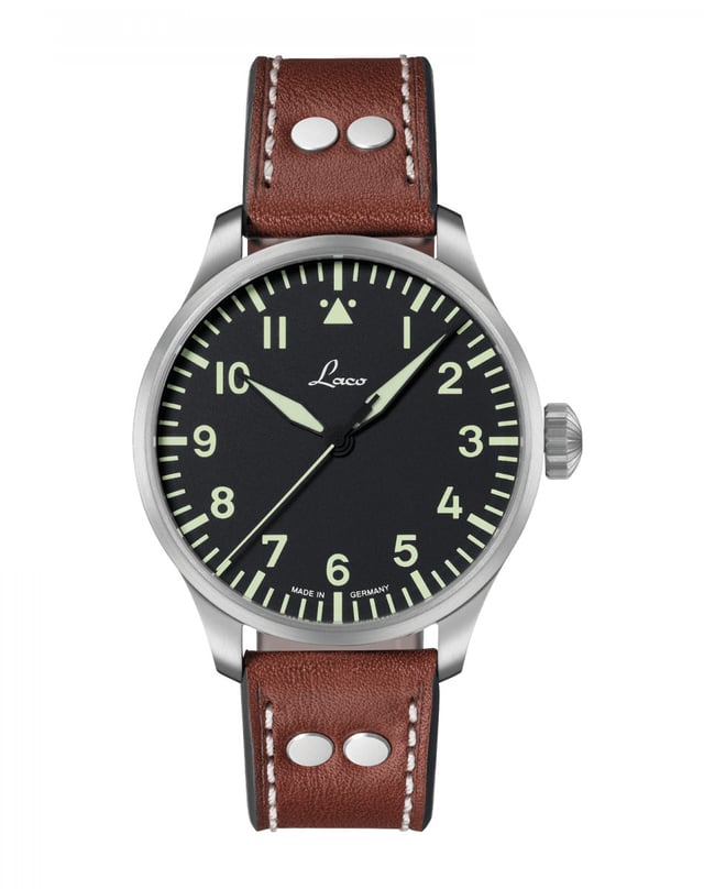 Laco: Fliegeruhr Augsburg 42 mm mit schwarzem Baumuster-A-Zifferblatt und braunem Lederband