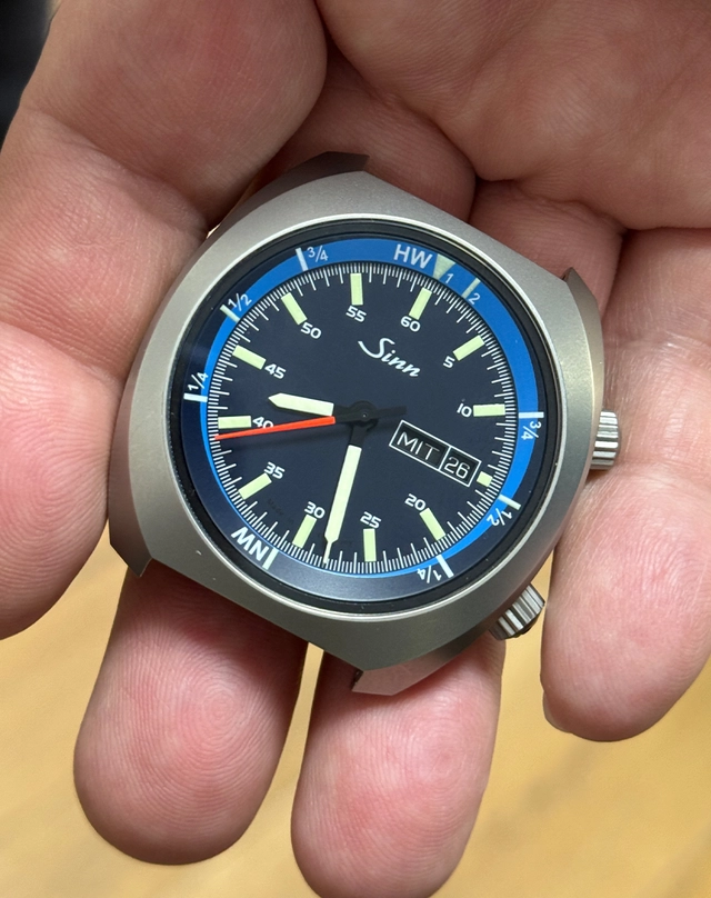 Mit Gezeiten-Komplikation