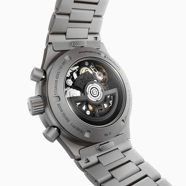 Rückseite der Porsche Design – Chronograph 1 All Titanium - Sicht auf das Uhrwerk