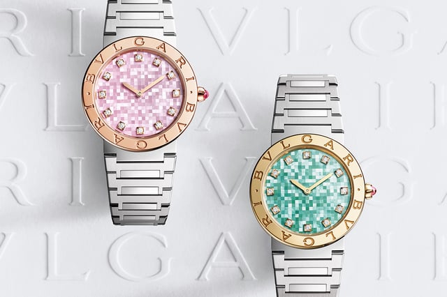 Bulgari Bulgari Roman Summer, zwei 33-mm-Uhren mit handgefertigten Perlmutt-Marqueterie-Zifferblättern in leuchtendem Grün und zartem Rosa 