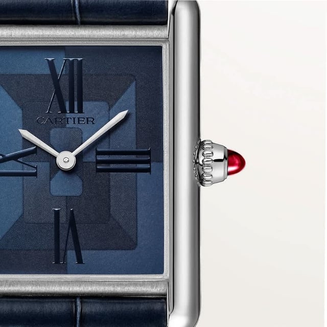 Tank Louis Cartier, großes Modell, mechanisches Manufaktur-Uhrwerk mit Handaufzug. Gehäuse aus 950er Platin, perlierte Krone mit einem Rubincabochon