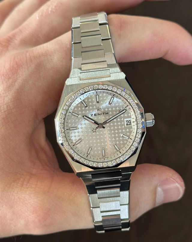 Zenith – Defy Skyline 36, Automatikuhr mit integriertem Armband und Diamantlünette