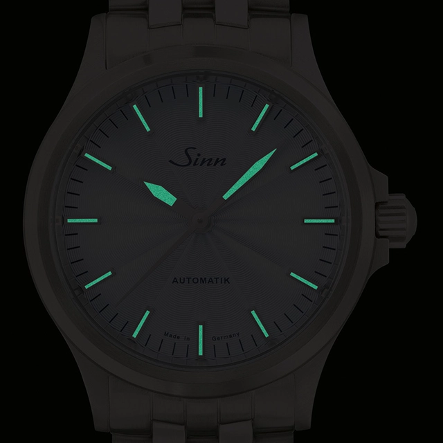 Sinn Modellreihe 556, bei Nachtansicht 