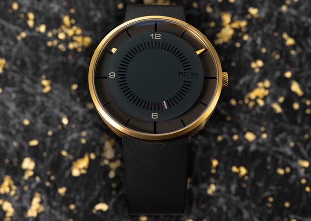 Botta – Clavius Aureus Automatik, elegante und reduzierte Uhr in Gold mit mattschwarzem Zifferblatt und besonderer Zeitanzeige