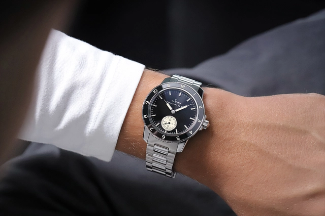 Sinn Spezialuhren 104 Klassik 12 am Handgelenk