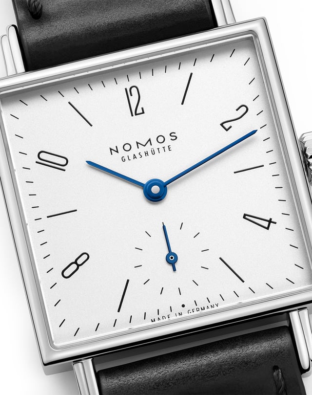 Nomos – Tetra 27, elegante quadratische Uhr mit Handaufzugskaliber