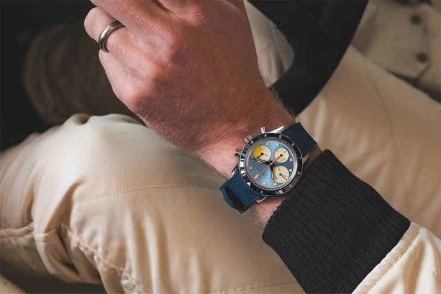 Farer – Volante, Edelstahlchronograph mit hellblauem Zifferblatt und Handaufzugskaliber