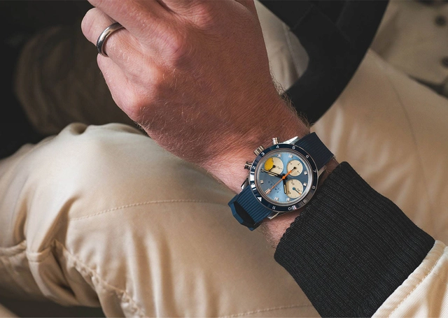Farer – Volante, Edelstahlchronograph mit hellblauem Zifferblatt und Handaufzugskaliber