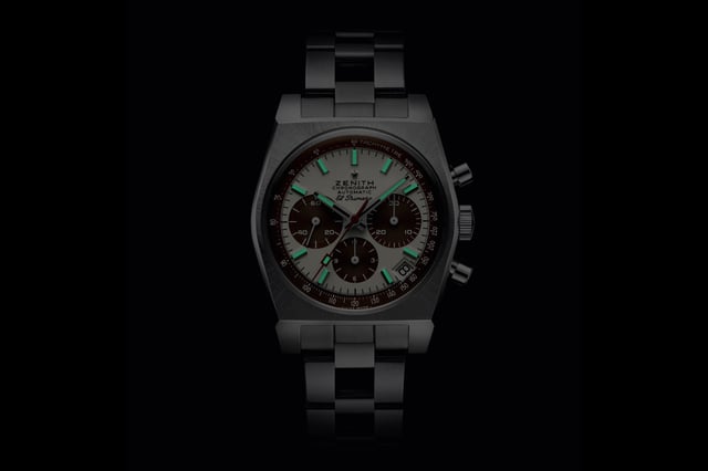 Die Zenith Chronomaster Revival A384 Tropical bei Dunkelheit, mit Leuchtmasse