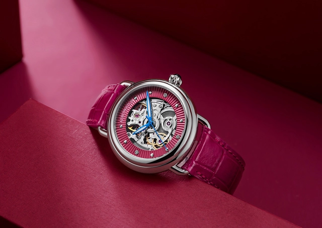 Aerowatch 1942 Lady Automatic Skeleton, Referenz 60960, pinkes Modell liegend vor pinkem Hintergrund