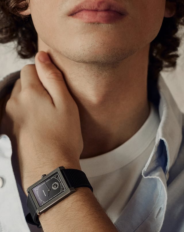 echo/neutra – Rivanera Black, elegante Uhr aus Titan mit Handaufzugswerk