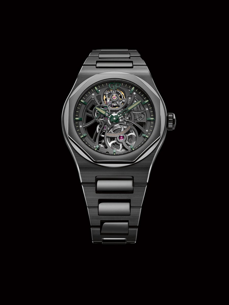 Girard-Perregaux Laureato Skeleton Aston Martin Edition, Uhr vor schwarzem Hintergrund