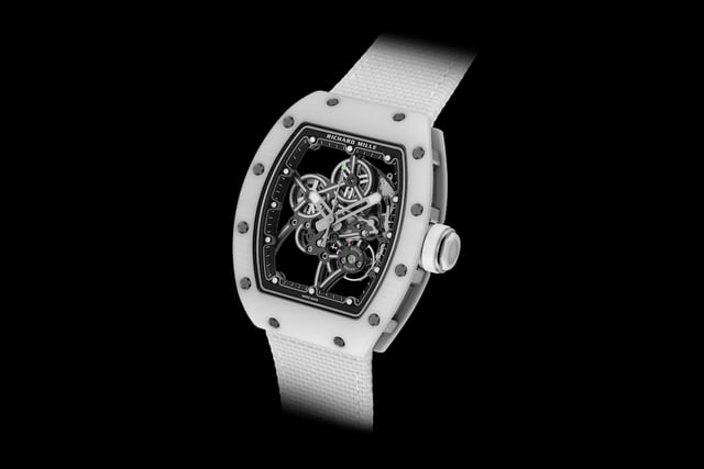 Großaufnahme der weißen Richard Mille RM 55-01 Manual Winding