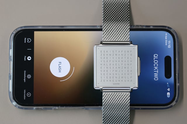 Qlocktwo-W-Einstellen-ueber-Flashsetter-App