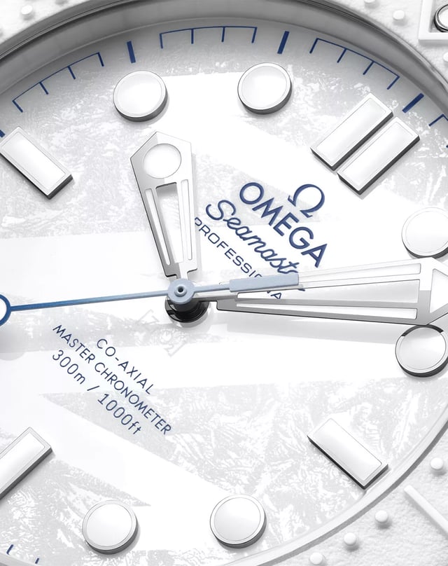 Omega – Seamaster Diver 300M Milano Cortina, weiße Taucheruhr aus Keramik und Titan mit Kautschukband und Automatikkaliber 