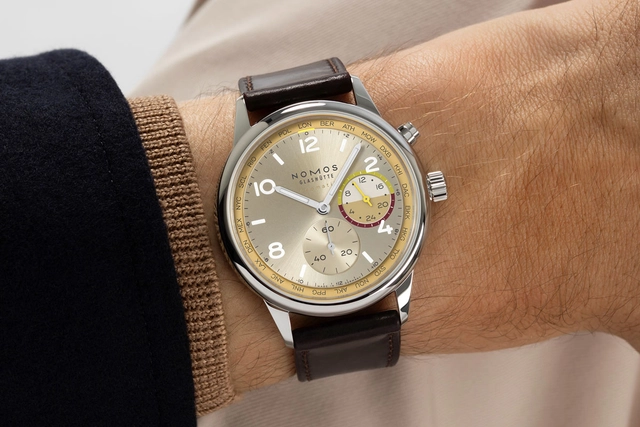 Nomos Glashütte: Club Sport neomatik Worldtimer Reverie Wristshot