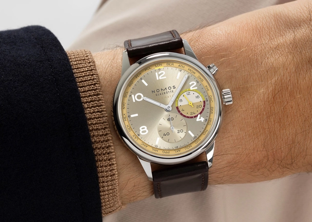 Nomos Glashütte: Club Sport neomatik Worldtimer Reverie Wristshot