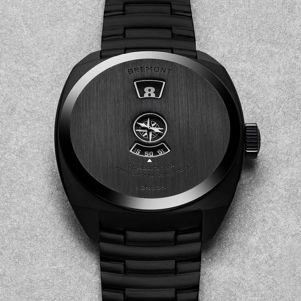 Bremont Terra Nova 38 Jumping Hour Stealth Black, Zifferblatt Close-up