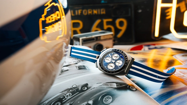 Bulova Shelby Racer-Chronograph - 150th-Anniversary-Limited-Edition Uhr vor Magazinseite
