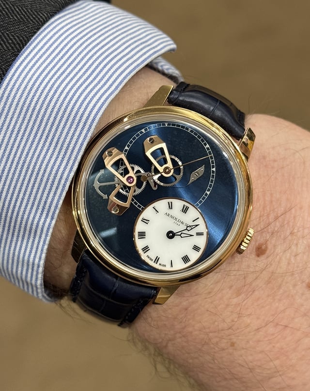 Arnold & Son DSTB 42 Red Gold, Luxusuhr aus Gold mit mechanischem Werk und Lederband