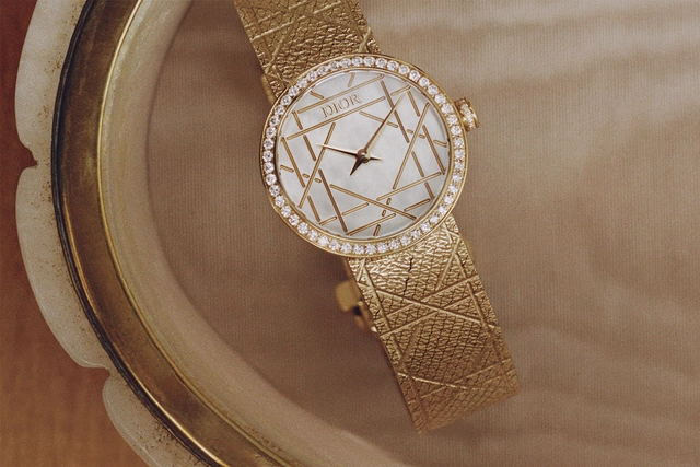 La D de Dior Referenz CD04115X1760 25mm, Uhr in Gold