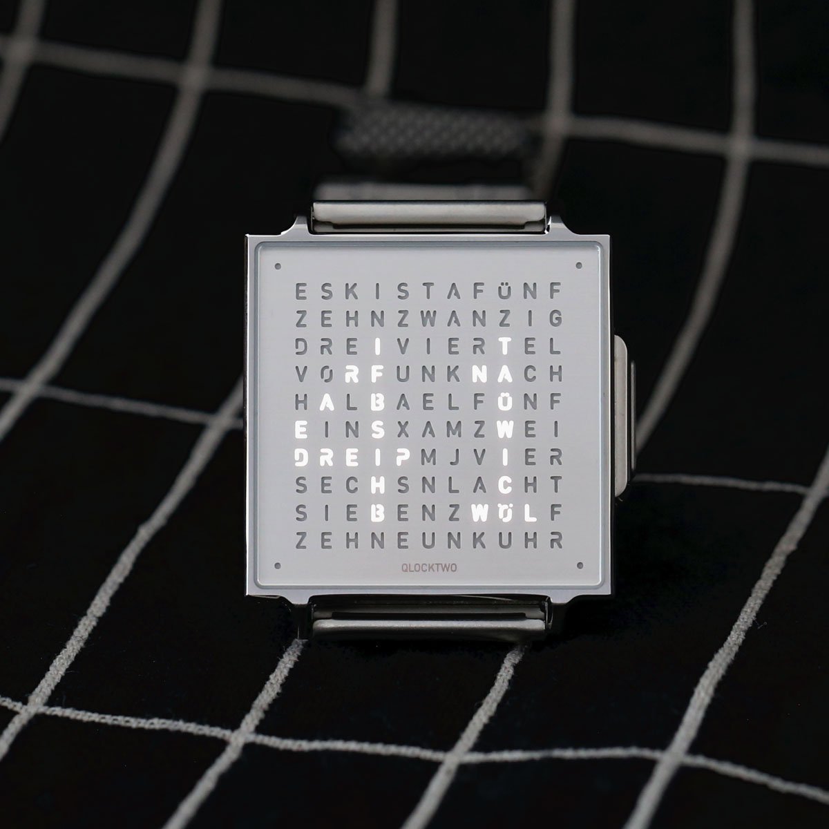 Qlocktwo-W-Wristshot-Sekunden