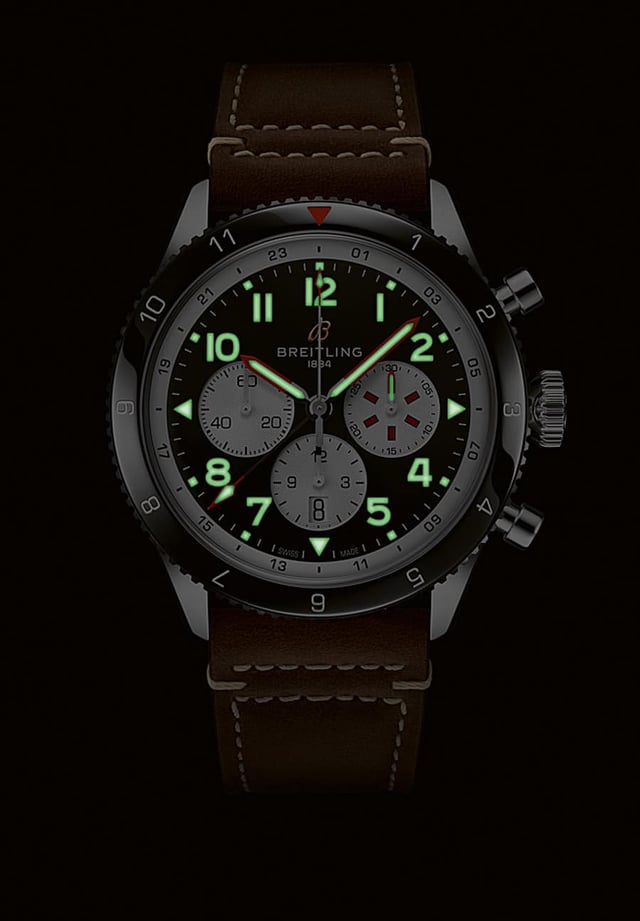 Breitling Super AVI B04 Chronograph GMT 46 Mosquito Nachtansicht