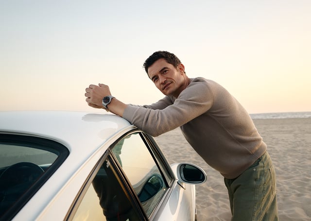 Porsche Design – Chronograph 1 All Titanium am Handgelenk von Orlando Bloom