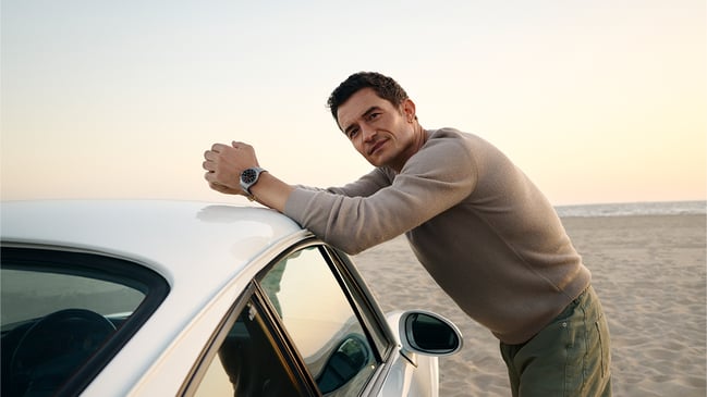 Porsche Design – Chronograph 1 All Titanium am Handgelenk von Orlando Bloom