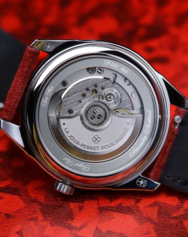 Awake: Son Mai Frosted Leaf Royal Red Boden