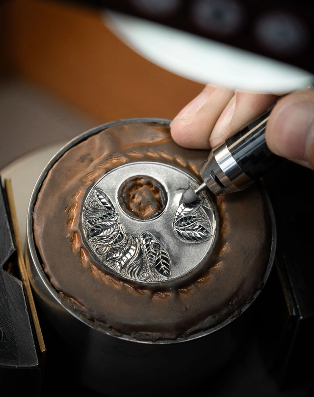 Jaquet Droz Tourbillon Catrina Skull: Gravur des Zifferblatts