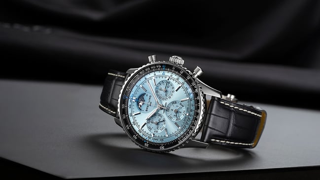 Breitling Navitimer B19 Perpetual Calendar Chronograph, liegend