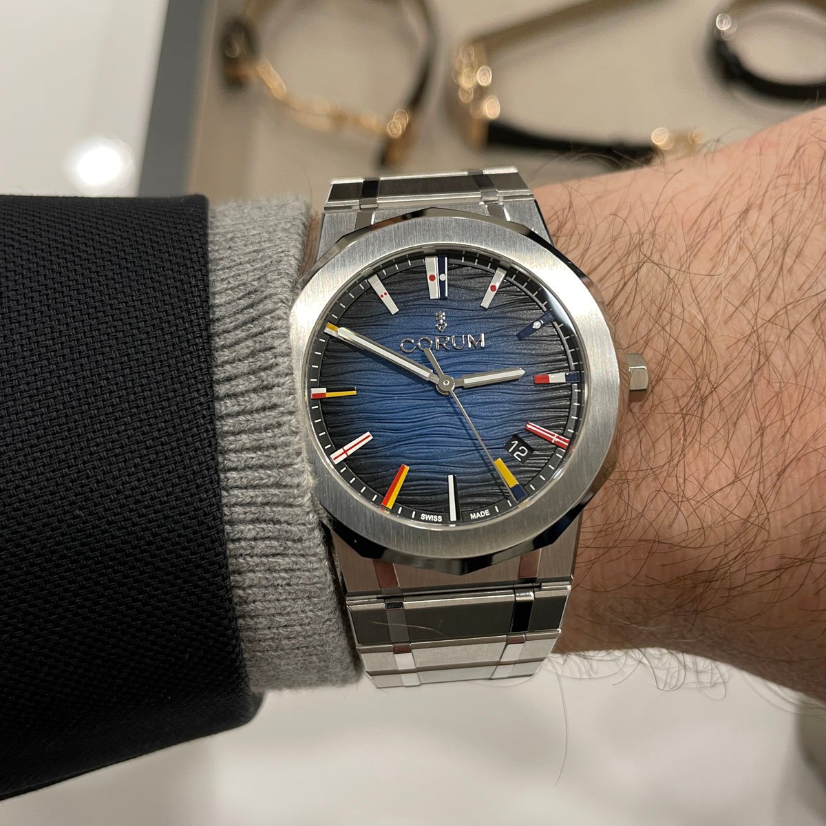 Corum: Admiral mit blauem Zifferblatt