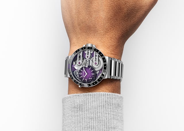 Armin Strom Orbit Midnight Purple, Uhr am Handgelenk