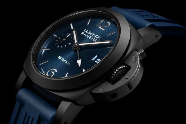 Panerai Luminor GMT Ceramica PAM01783, Blick auf Schutzbrücke und Zifferblatt der Uhr