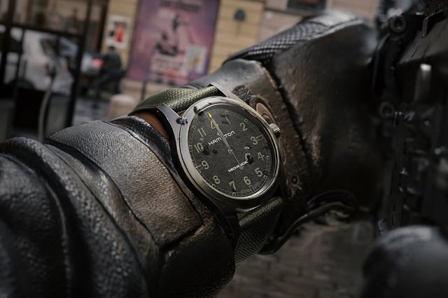 Hamilton Khaki Field Mechanical Call of Duty: Modern Warfare 4 Special Edition 