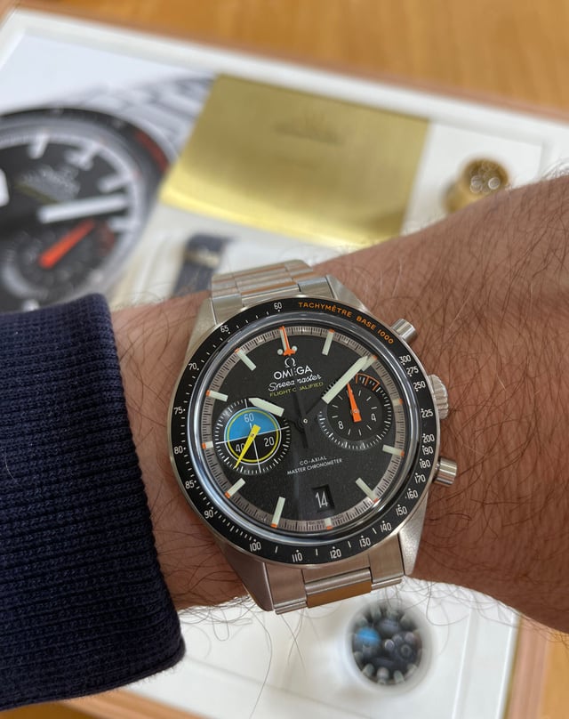 WatchTime Uhrenreise Schweiz 2025: Omega Speedmaster Pilot Wristshot