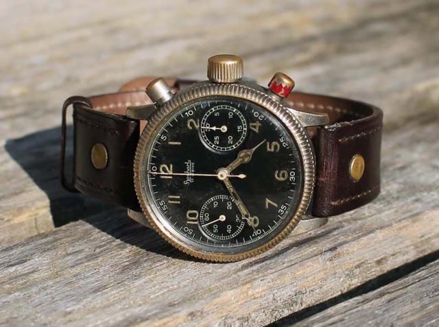 Doppeldrücker-Chronograph von Hanhart mit Drehlünette und rotem Drücker
