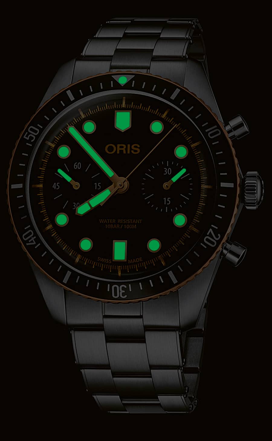 Gute Sicht: Die Leuchtmasse 'Old Radium' der Oris Divers Sixty-Five Chronograph verstärkt den Retro-Charakter der Uhr und sorgt für gute Ablesbarkeit.