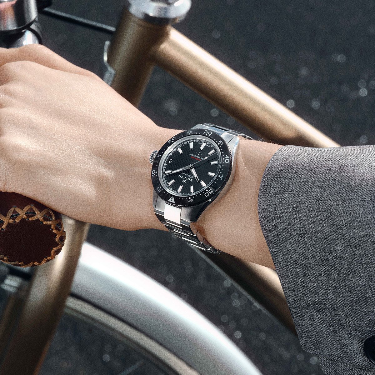 Zenith Chronomaster Solo Sport mit schwarzem Zifferblatt am Handgelenk