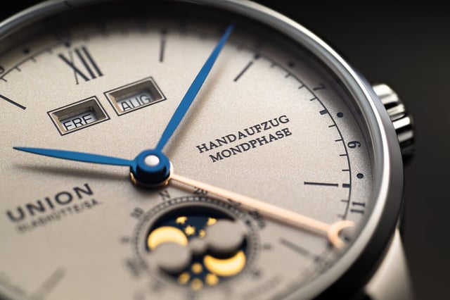 Union Glashütte 1893 Johannes Dürrstein Edition „Doppelmondphase“: Zifferblatt Close-up