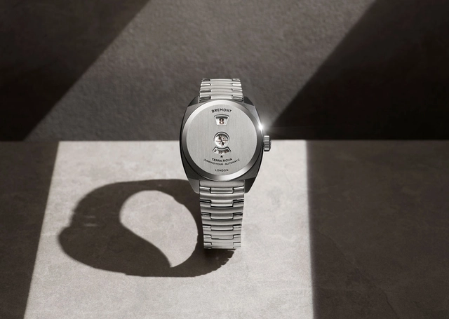 Bremont Terra Nova Jumping Hour 38 mm Stahl mit Stahlband