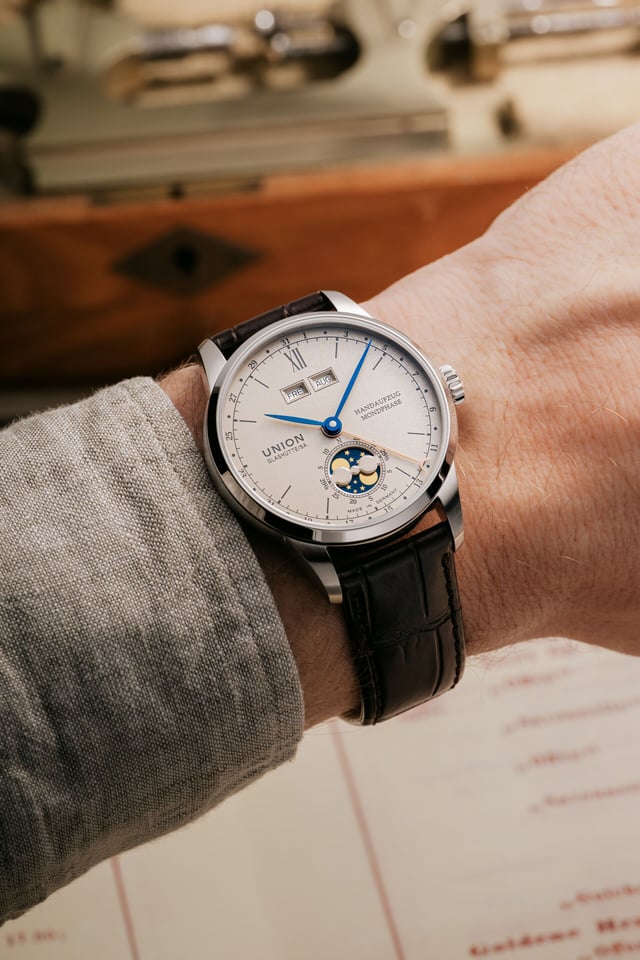 Union Glashütte 1893 Johannes Dürrstein Edition Doppelmondphase: Uhr am Handgelenk