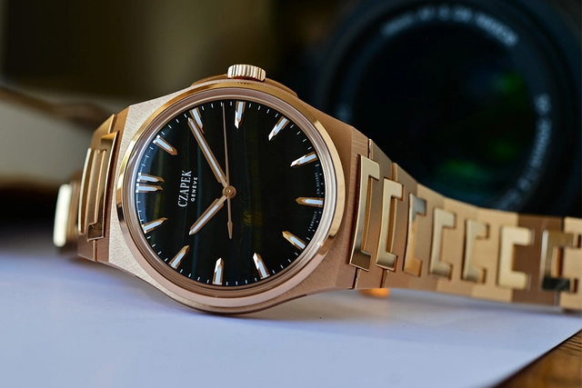 Czapek – Antarctique Mount Erebus Rare Stones, Luxusuhr aus Gold mit Steinzifferblatt