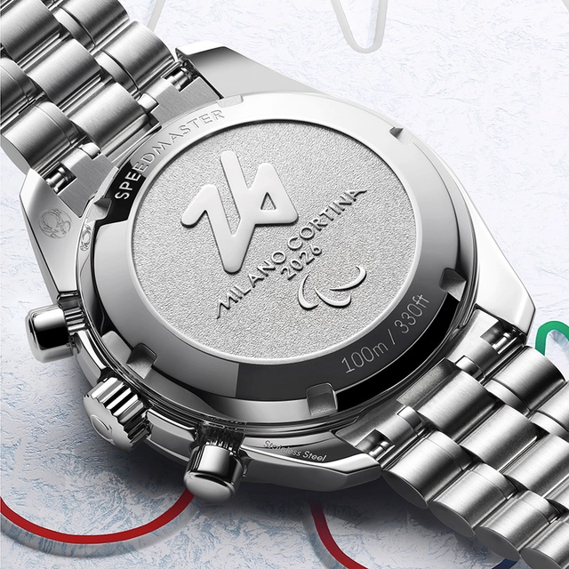 Omega Speedmaster 38 mm Milano Cortina 2026, Gehöuseboden der Uhr mit Gravur für Olympia 26