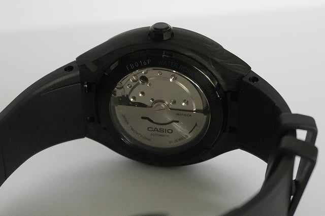 Casio Edifice EFK-200XPB-1A, Gehäuseboden Einblick auf das Miyota Kaliber