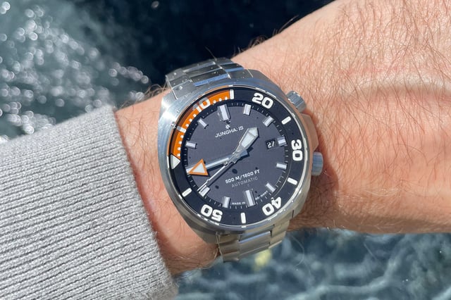 Junghans: Aquaris Diver Stahlband Wristshot