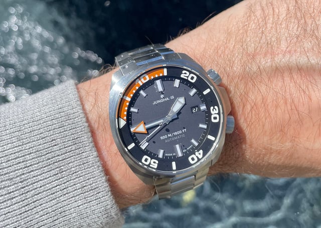 Junghans: Aquaris Diver Stahlband Wristshot