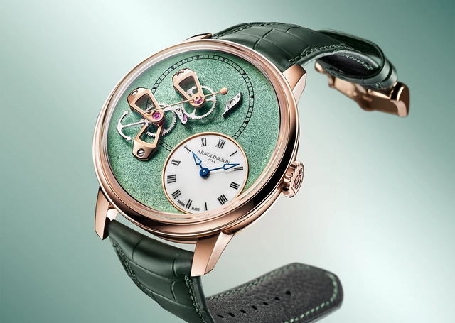 Arnold & Son DSTB 42 in Rotgold mit minzgrünem Zifferblatt